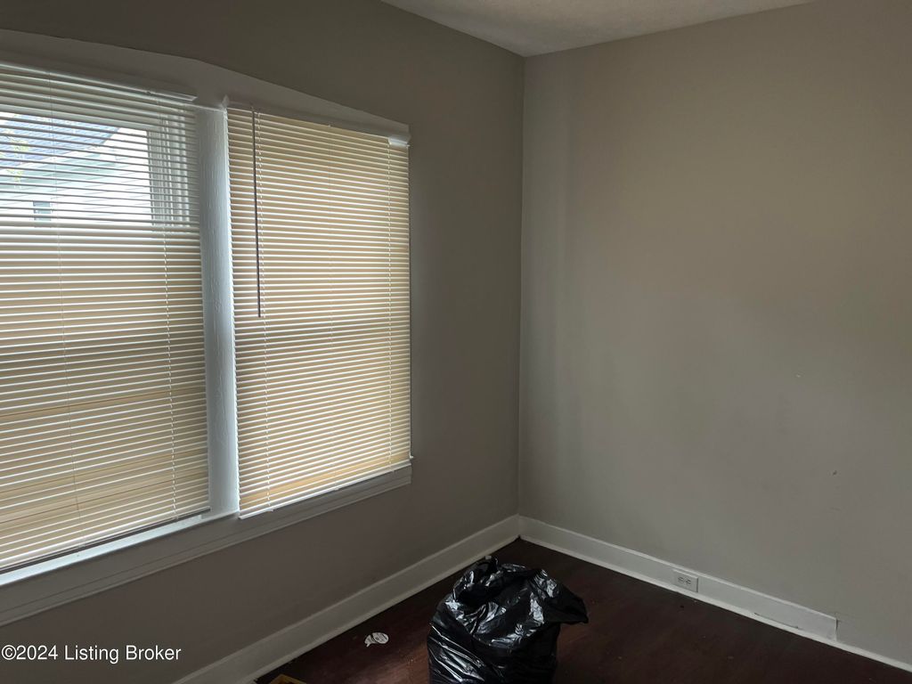 Photo of 3407 Del Park Terrace, Louisville, KY 40211 (MLS # 1716911)