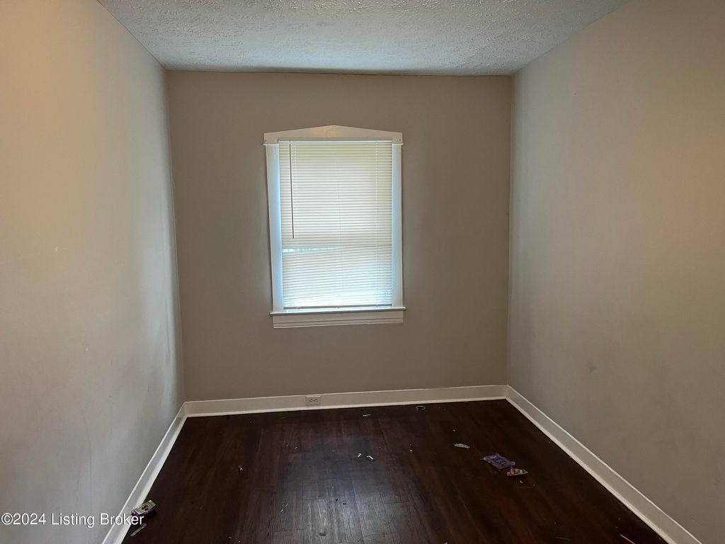 Photo of 3407 Del Park Terrace, Louisville, KY 40211 (MLS # 1716911)