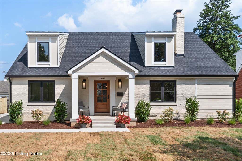 Photo of 3809 Saint Germaine Ct, Louisville, KY 40207 (MLS # 1725193)