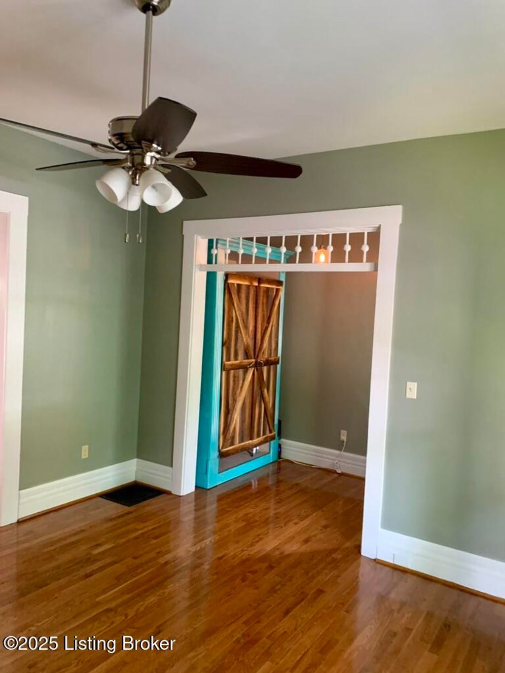 Photo of 1407 S Brook St, Louisville, KY 40208 (MLS # 1701852)