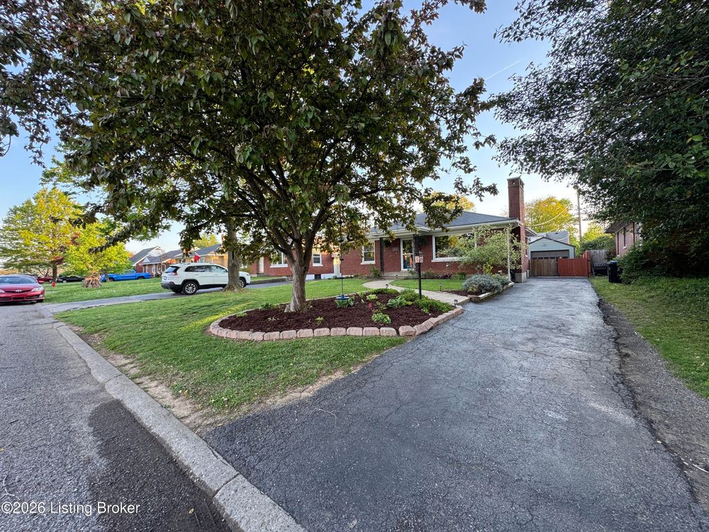 Photo of 3510 Tyrone Dr, Louisville, KY 40218 (MLS # 1714346)