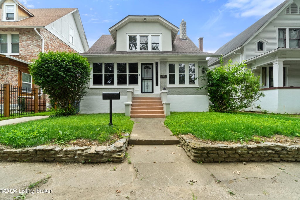 Photo of 217 Shawnee Dr, Louisville, KY 40212 (MLS # 1727804)