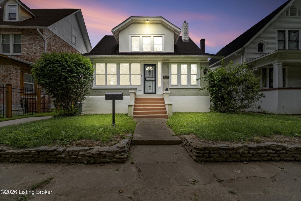 Photo of 217 Shawnee Dr, Louisville, KY 40212 (MLS # 1727804)