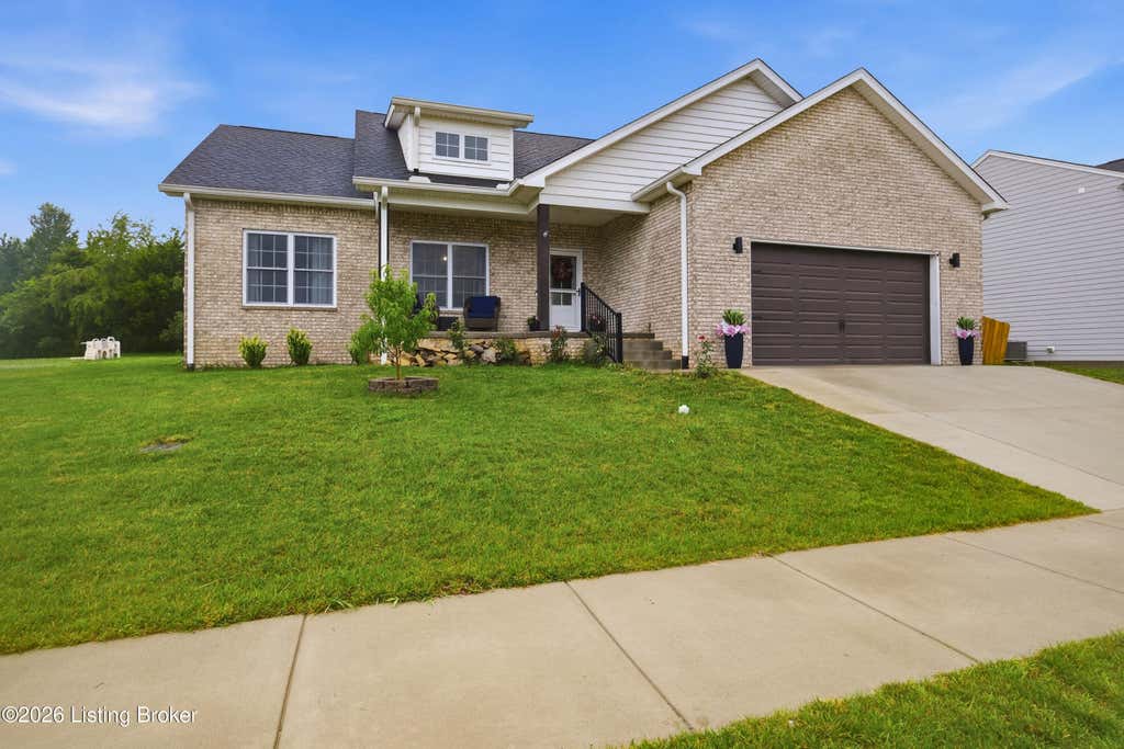 Photo of 305 Summit Creek Dr, Elizabethtown, KY 42701 (MLS # 1719782)