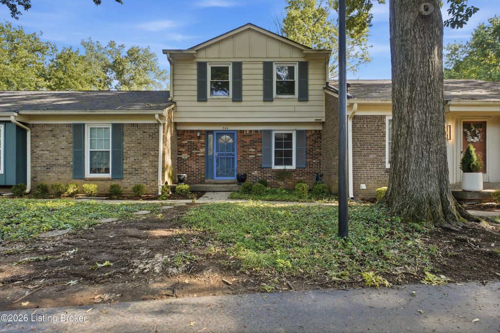 Photo of 944 Burning Springs Cir, Louisville, KY 40223 (MLS # 1721244)
