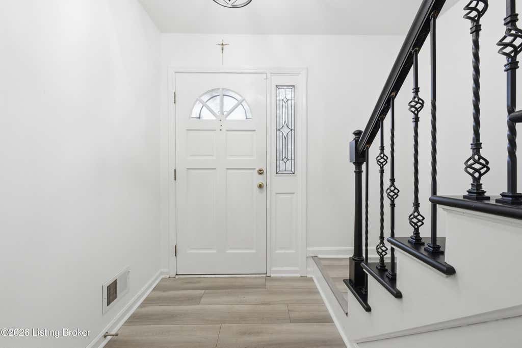 Photo of 944 Burning Springs Cir, Louisville, KY 40223 (MLS # 1721244)