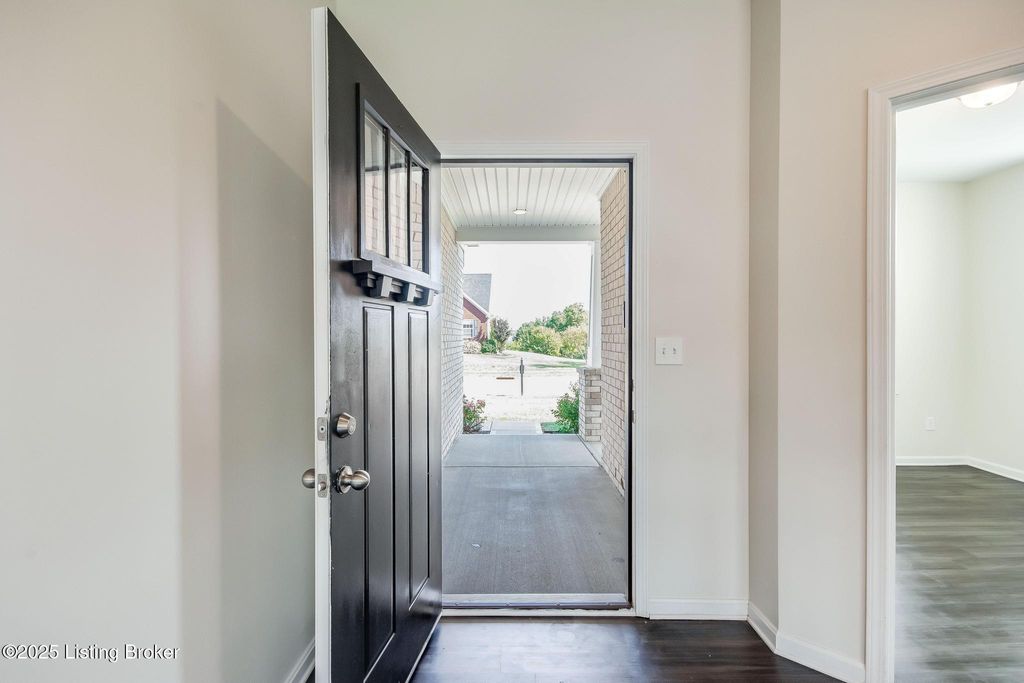 Photo of 16404 Rockcrest View Ln, Louisville, KY 40245 (MLS # 1701942)