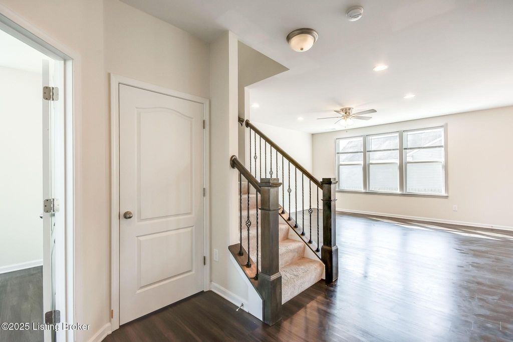 Photo of 16404 Rockcrest View Ln, Louisville, KY 40245 (MLS # 1701942)