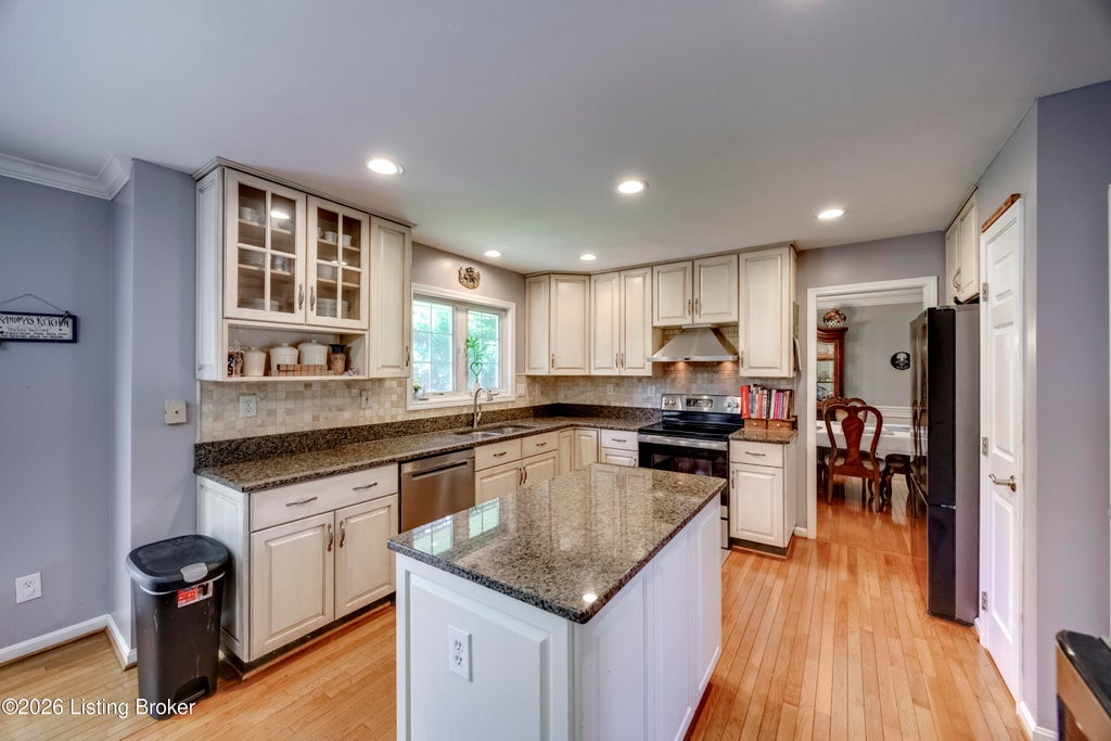 Photo of 3904 Spring Valley Way, Louisville, KY 40241 (MLS # 1727945)