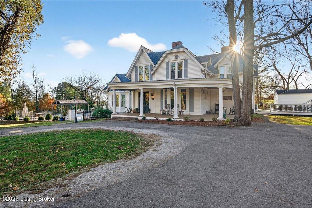 Photo of 320 Maple Ave, Pewee Valley, KY 40056 (MLS # 1703347)