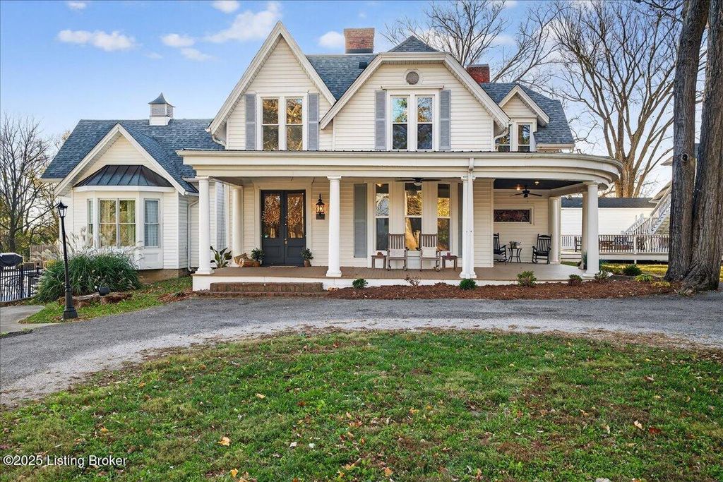 Photo of 320 Maple Ave, Pewee Valley, KY 40056 (MLS # 1703347)