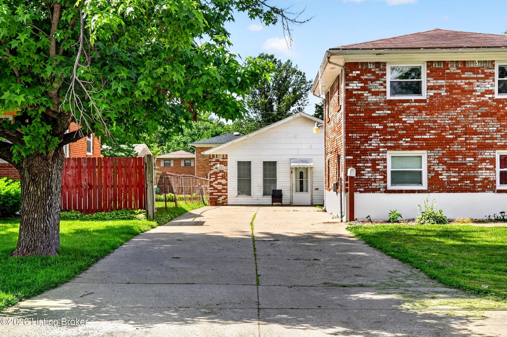 Photo of 4308 Shady Villa Dr, Louisville, KY 40219 (MLS # 1719217)
