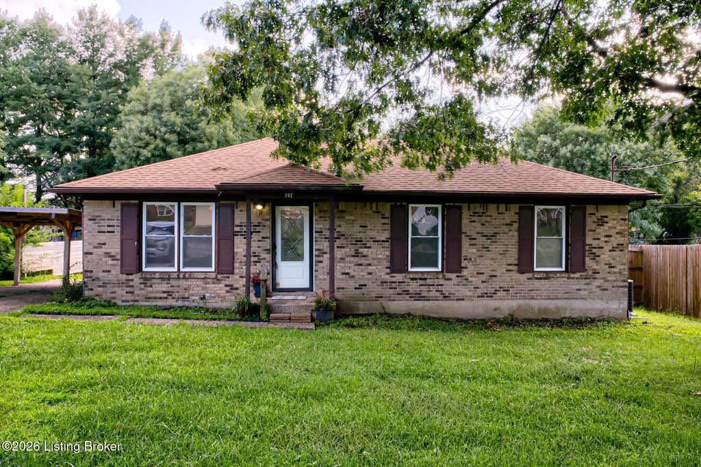 Photo of 202 Clore Ave, La Grange, KY 40031 (MLS # 1726976)