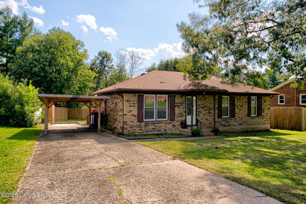 Photo of 202 Clore Ave, La Grange, KY 40031 (MLS # 1726976)