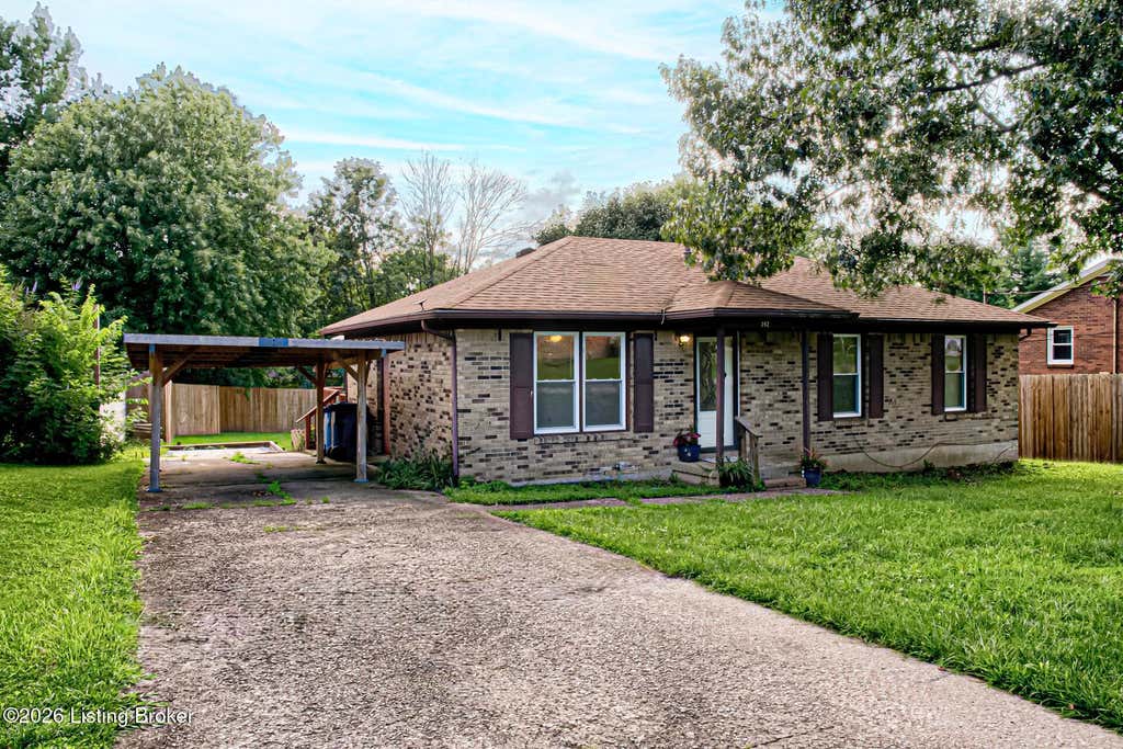 Photo of 202 Clore Ave, La Grange, KY 40031 (MLS # 1726976)