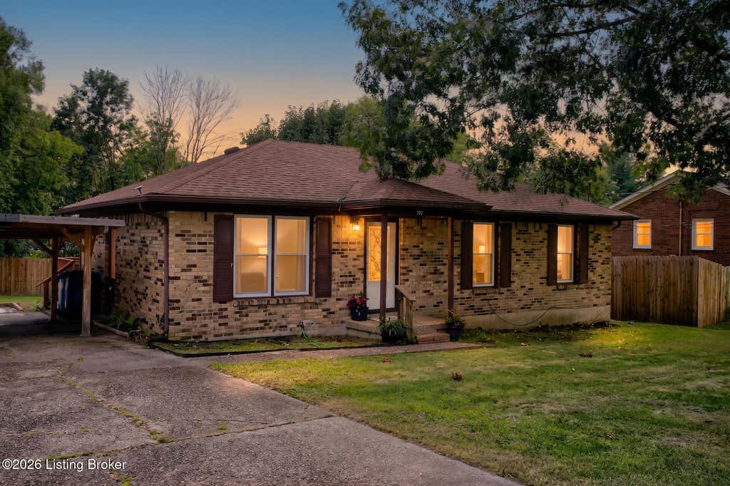 Photo of 202 Clore Ave, La Grange, KY 40031 (MLS # 1726976)