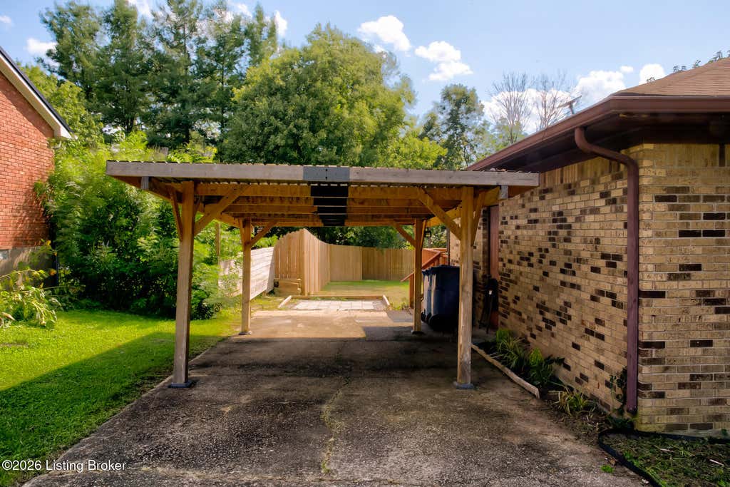 Photo of 202 Clore Ave, La Grange, KY 40031 (MLS # 1726976)