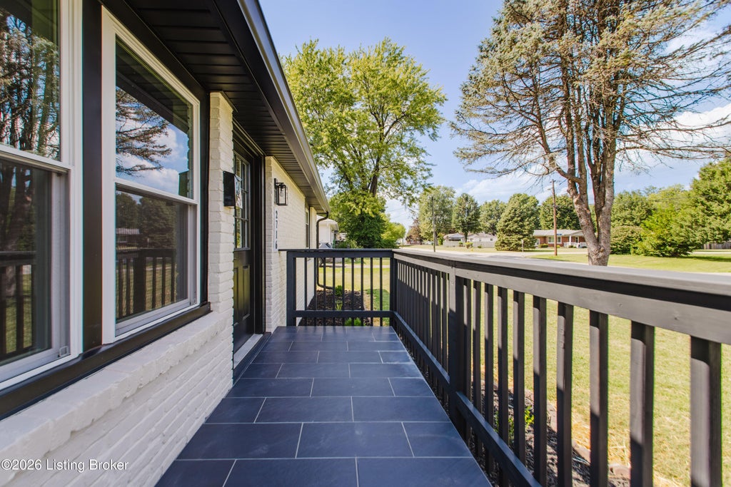 Photo of 2716 Pioneer Rd, Louisville, KY 40216 (MLS # 1728267)