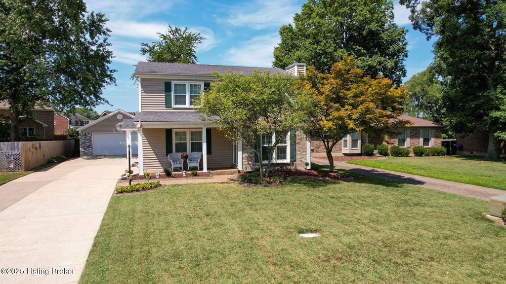 Photo of 7804 Apple Valley Dr, Louisville, KY 40228 (MLS # 1706342)