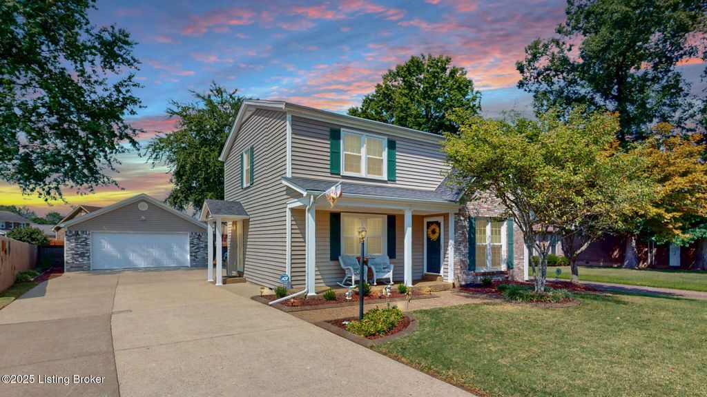Photo of 7804 Apple Valley Dr, Louisville, KY 40228 (MLS # 1706342)