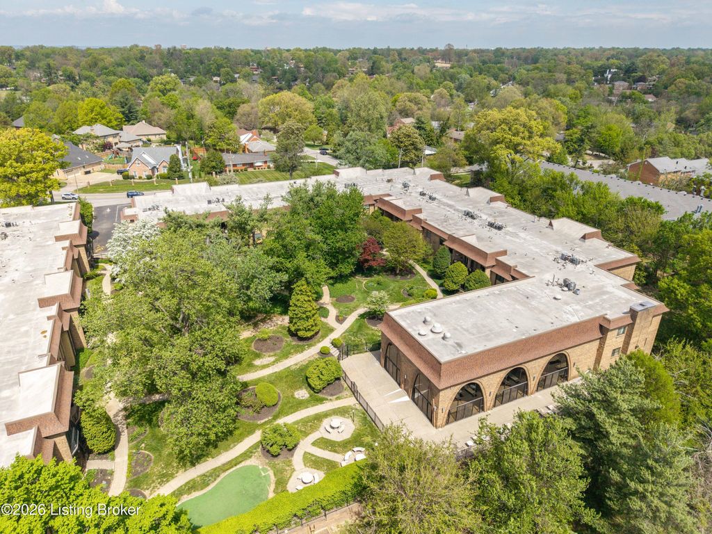 Photo of 1602 Gardiner Ln #APT 120, Louisville, KY 40205 (MLS # 1714826)