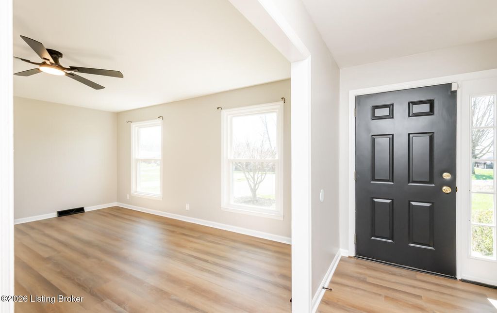 Photo of 196 Sherrie Dr, Shelbyville, KY 40065 (MLS # 1711305)