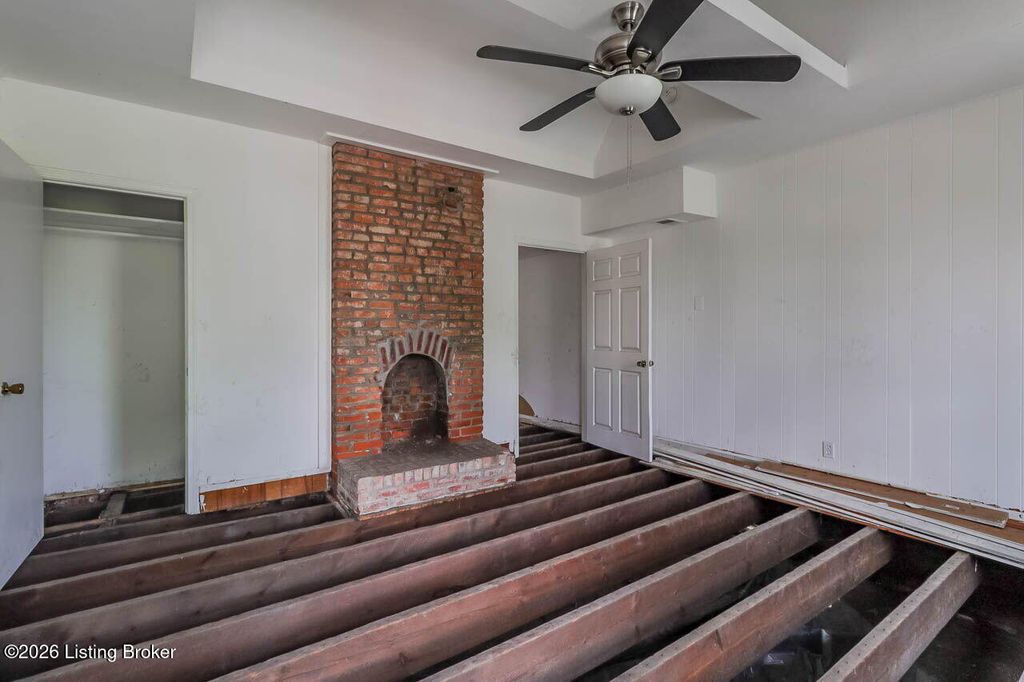 Photo of 935 S Jackson St, Louisville, KY 40203 (MLS # 1717937)