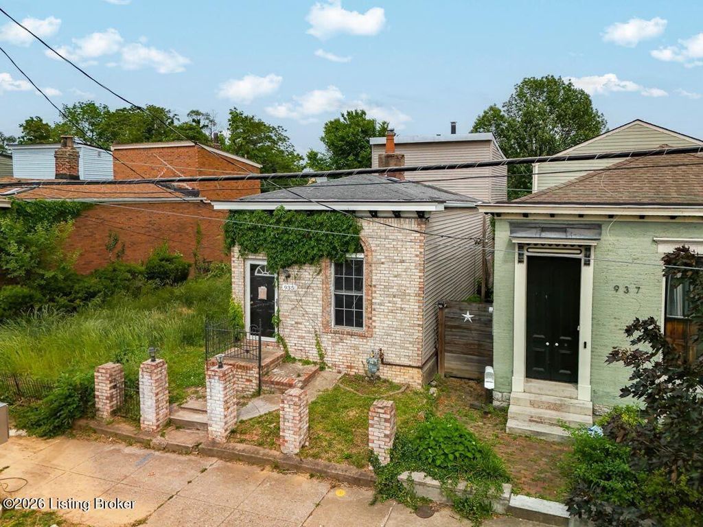 Photo of 935 S Jackson St, Louisville, KY 40203 (MLS # 1717937)