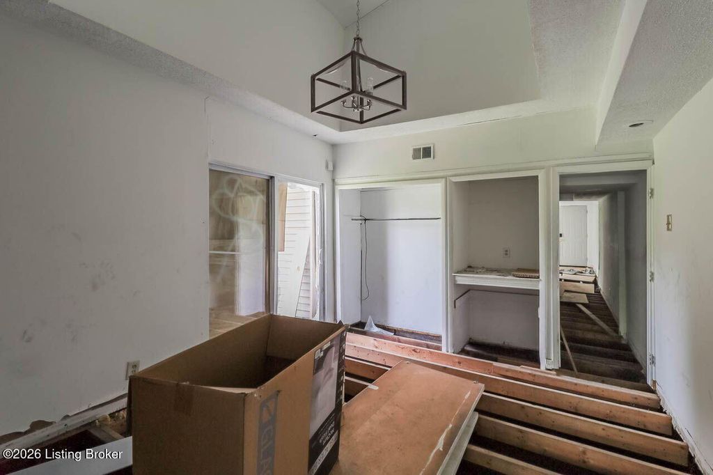 Photo of 935 S Jackson St, Louisville, KY 40203 (MLS # 1717937)