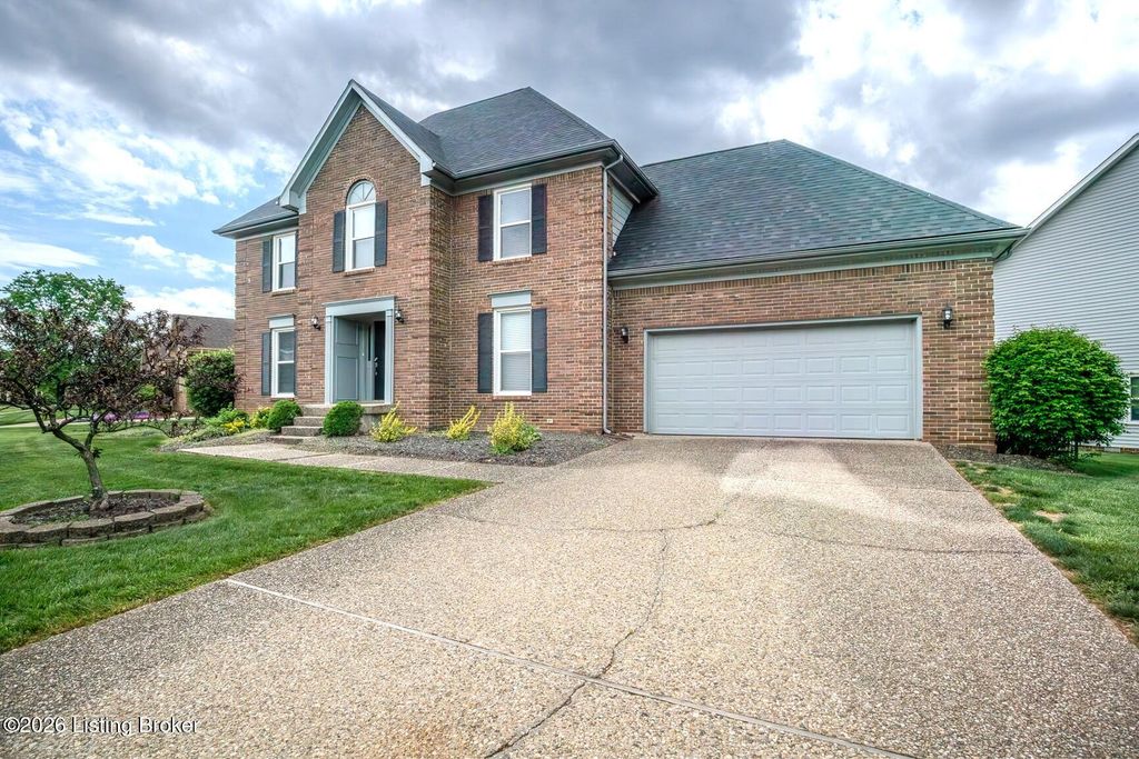 Photo of 8208 Brookhollow Ct, Louisville, KY 40220 (MLS # 1717795)