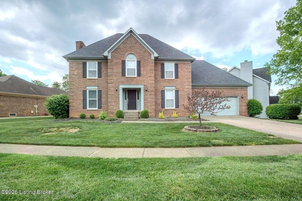Photo of 8208 Brookhollow Ct, Louisville, KY 40220 (MLS # 1717795)