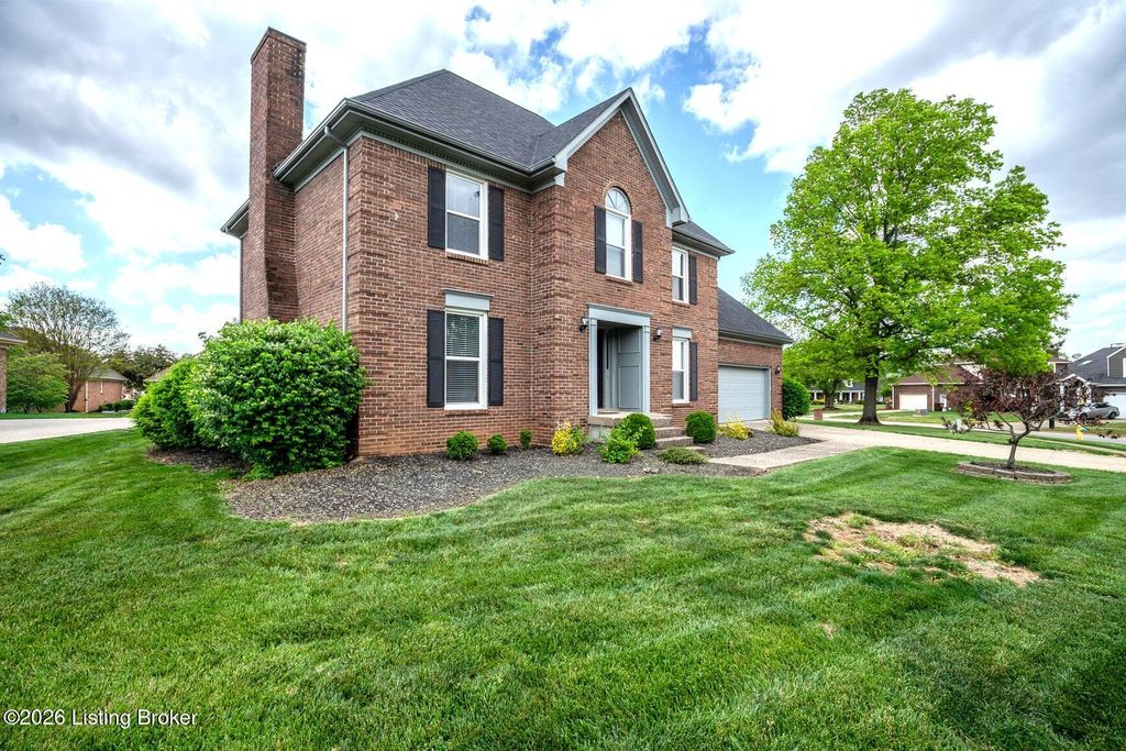 Photo of 8208 Brookhollow Ct, Louisville, KY 40220 (MLS # 1717795)