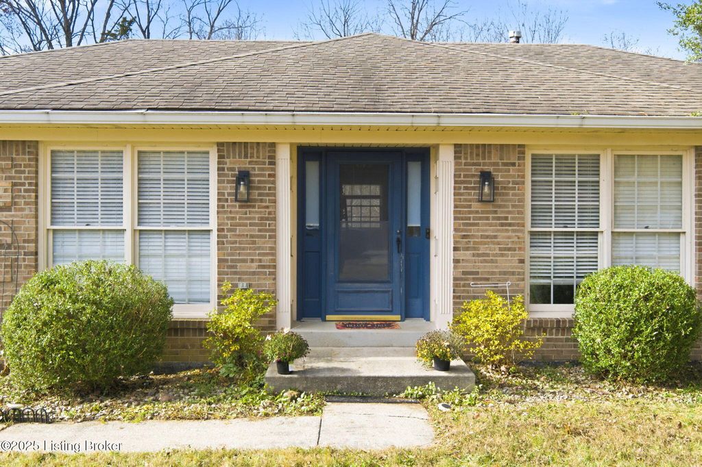 Photo of 4114 Suwanee Dr, La Grange, KY 40031 (MLS # 1704144)