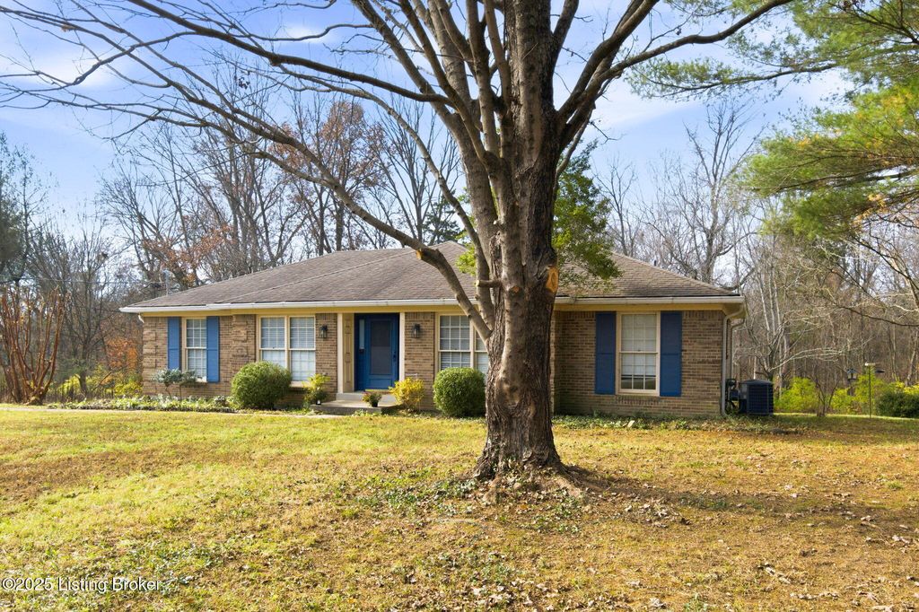 Photo of 4114 Suwanee Dr, La Grange, KY 40031 (MLS # 1704144)