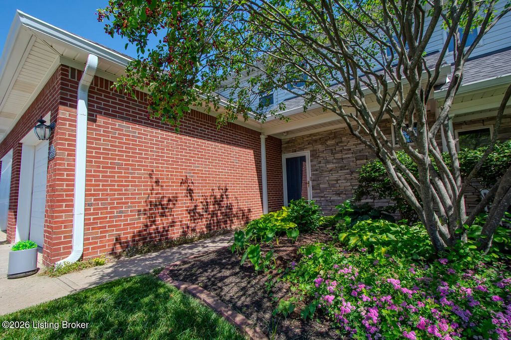 Photo of 13648 Pinnacle Gardens Cir, Louisville, KY 40245 (MLS # 1717323)