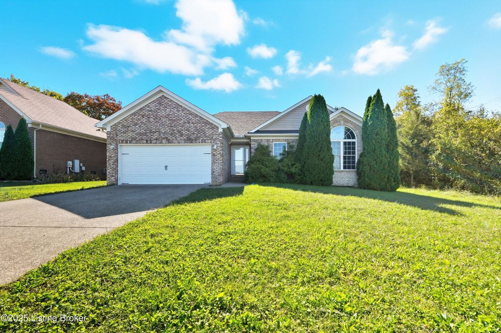 Photo of 14401 Estate Ridge Blvd, Louisville, KY 40291 (MLS # 1701199)