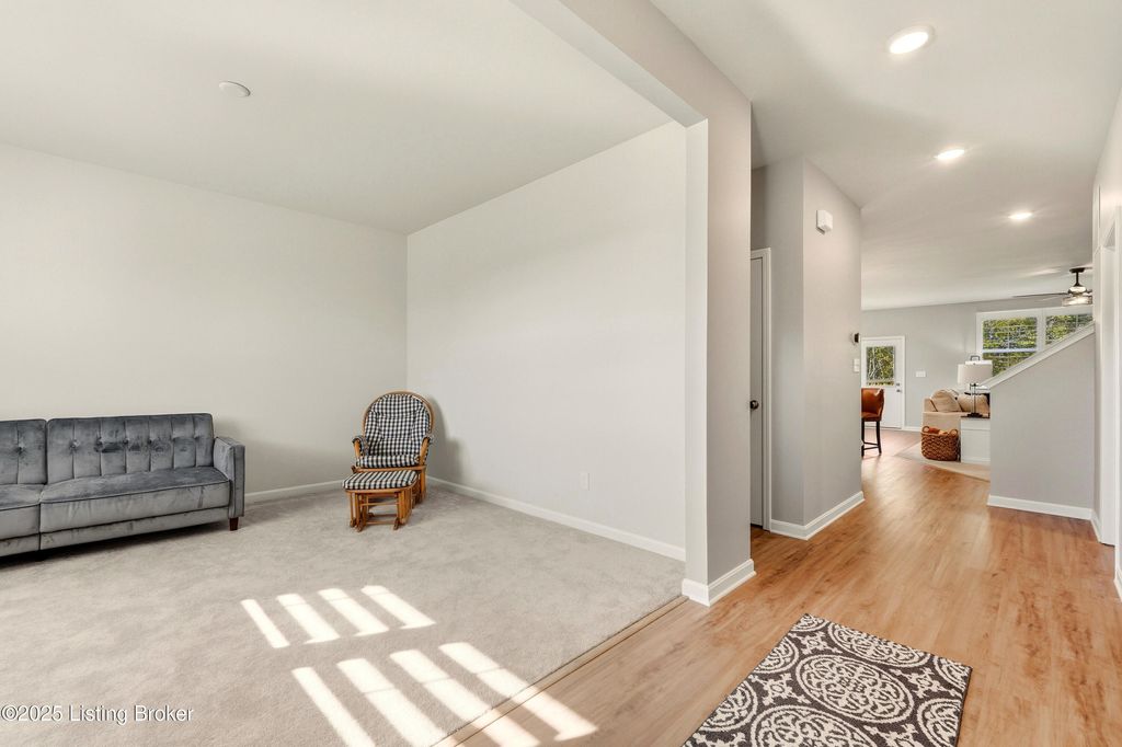Photo of 4009 Mosswood Ln, La Grange, KY 40031 (MLS # 1700401)