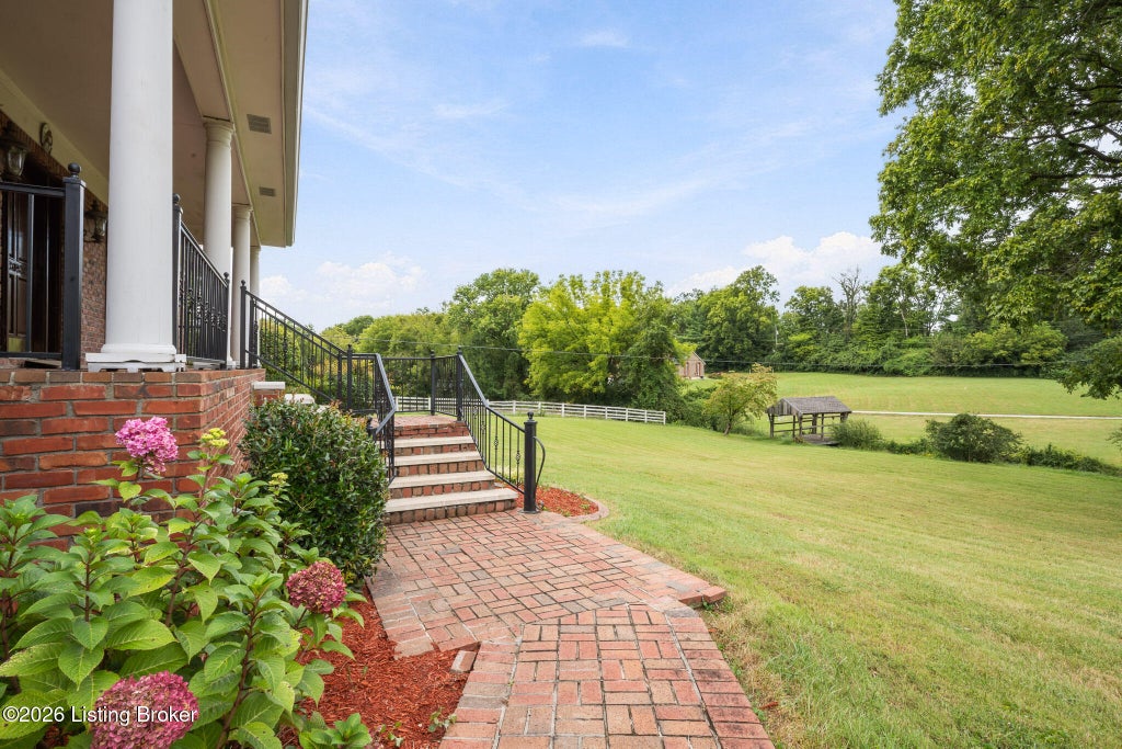 Photo of 4100 Kirby Ln, Jeffersontown, KY 40299 (MLS # 1729249)