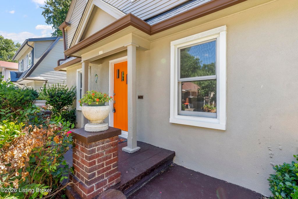 Photo of 121 N Shawnee Terrace, Louisville, KY 40212 (MLS # 1721724)