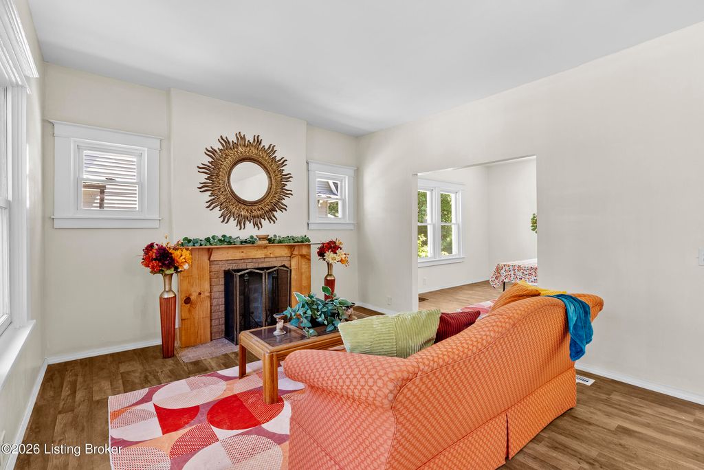 Photo of 121 N Shawnee Terrace, Louisville, KY 40212 (MLS # 1721724)