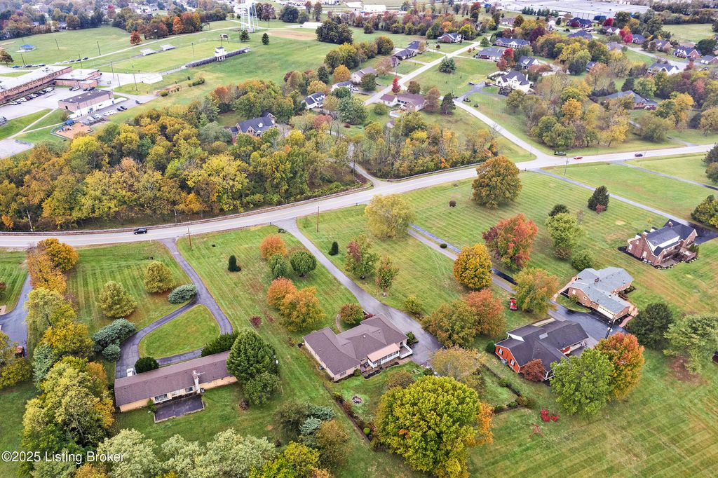 Photo of 638 Lincoln Park Rd, Springfield, KY 40069 (MLS # 1702101)