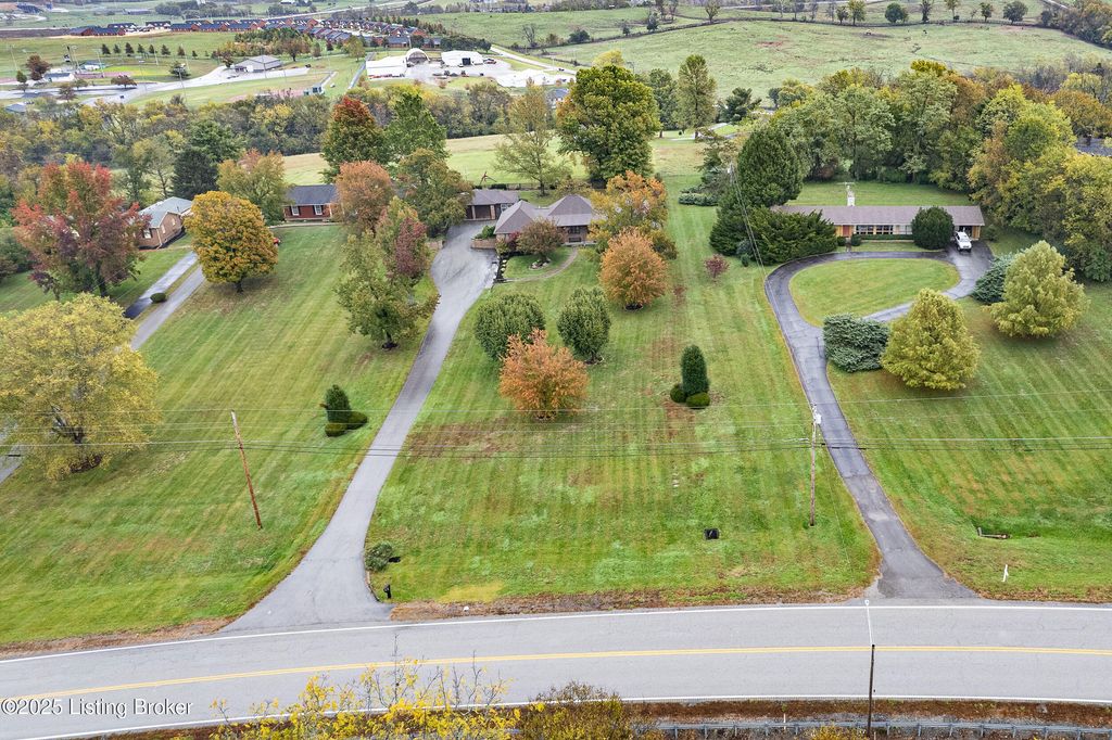 Photo of 638 Lincoln Park Rd, Springfield, KY 40069 (MLS # 1702101)