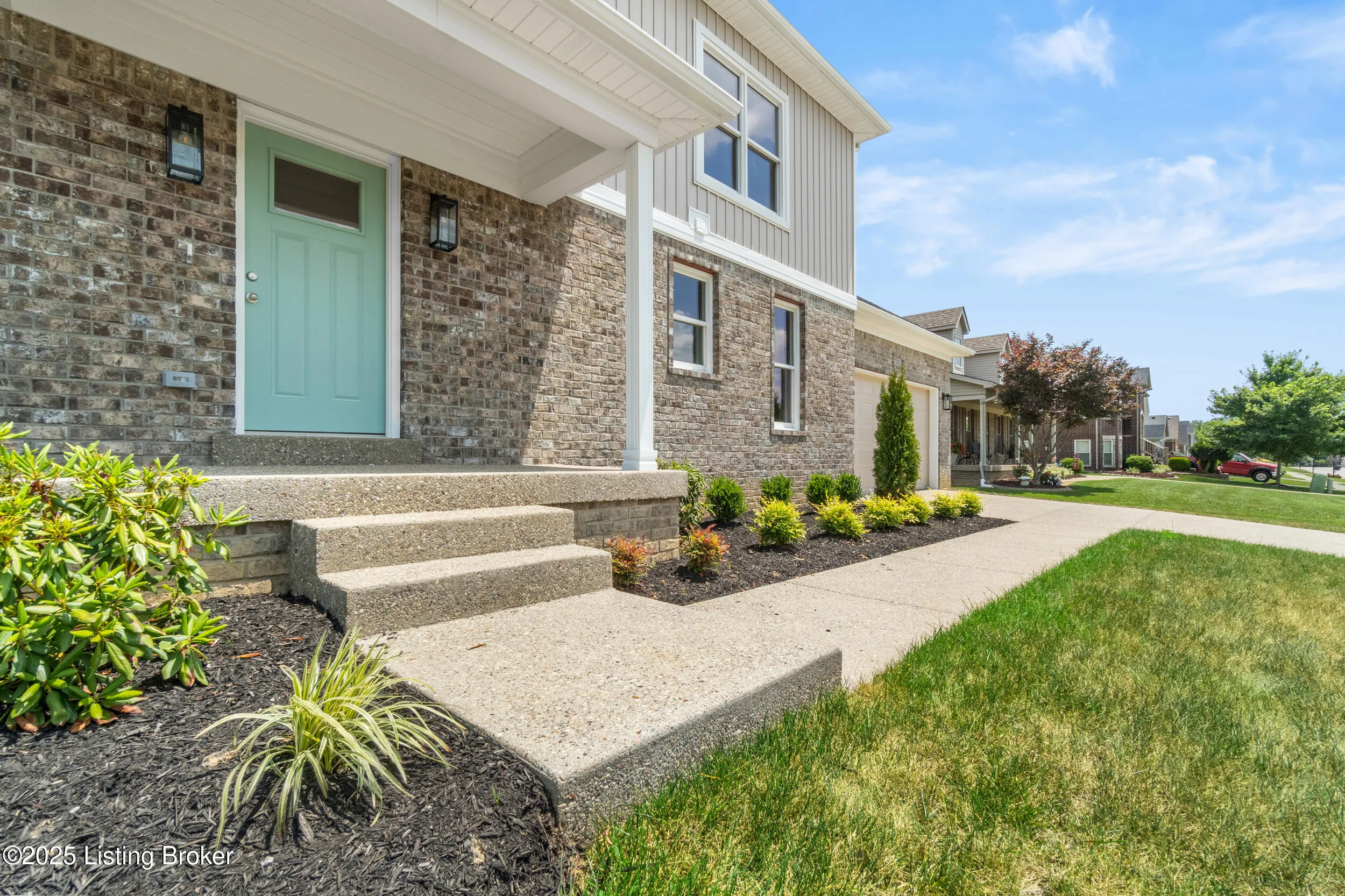 Louisville, Kentucky 40272, United States, 3 Bedrooms Bedrooms, ,3 BathroomsBathrooms,Residential,Pending,85593