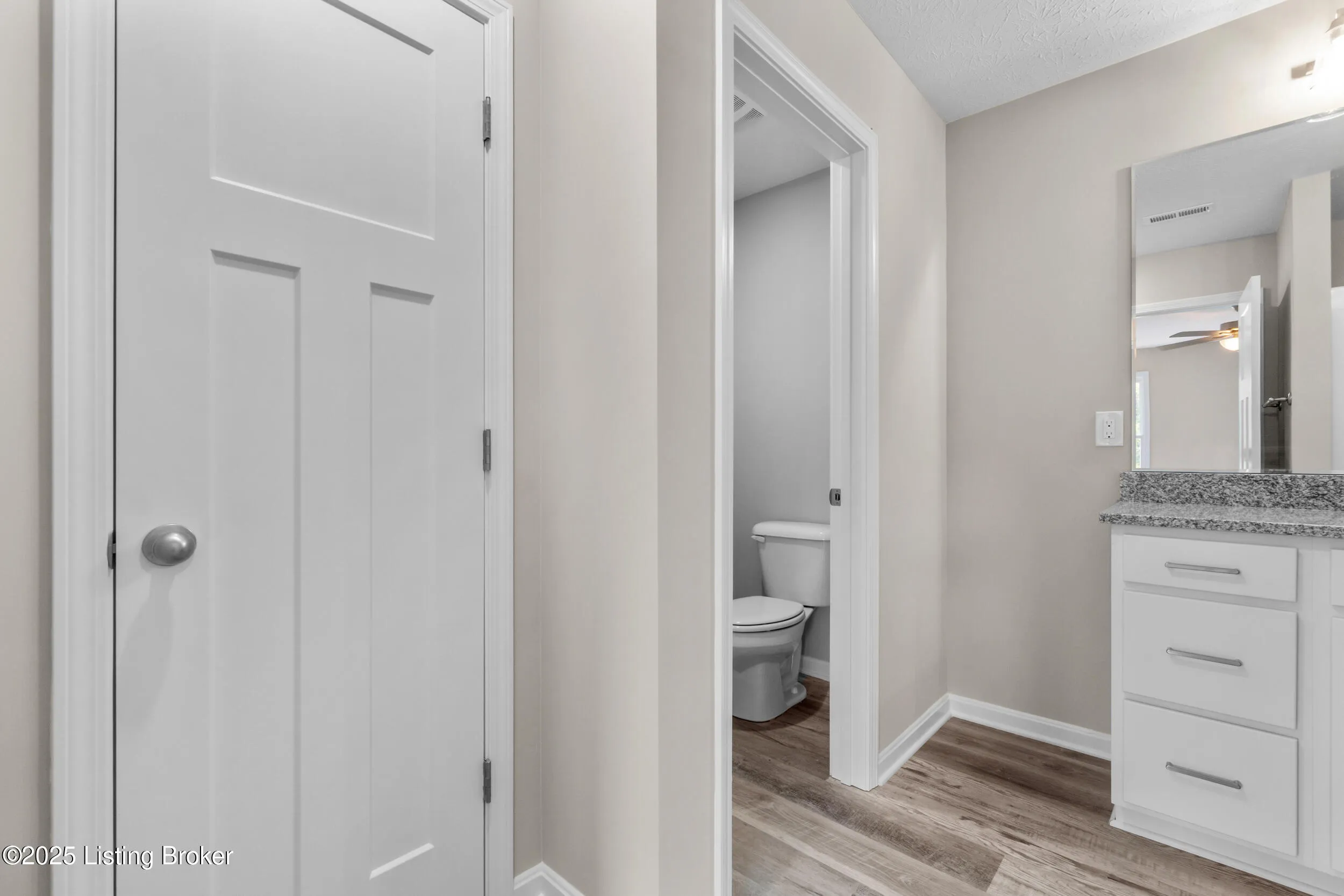 Louisville, Kentucky 40272, United States, 3 Bedrooms Bedrooms, ,3 BathroomsBathrooms,Residential,Pending,85593