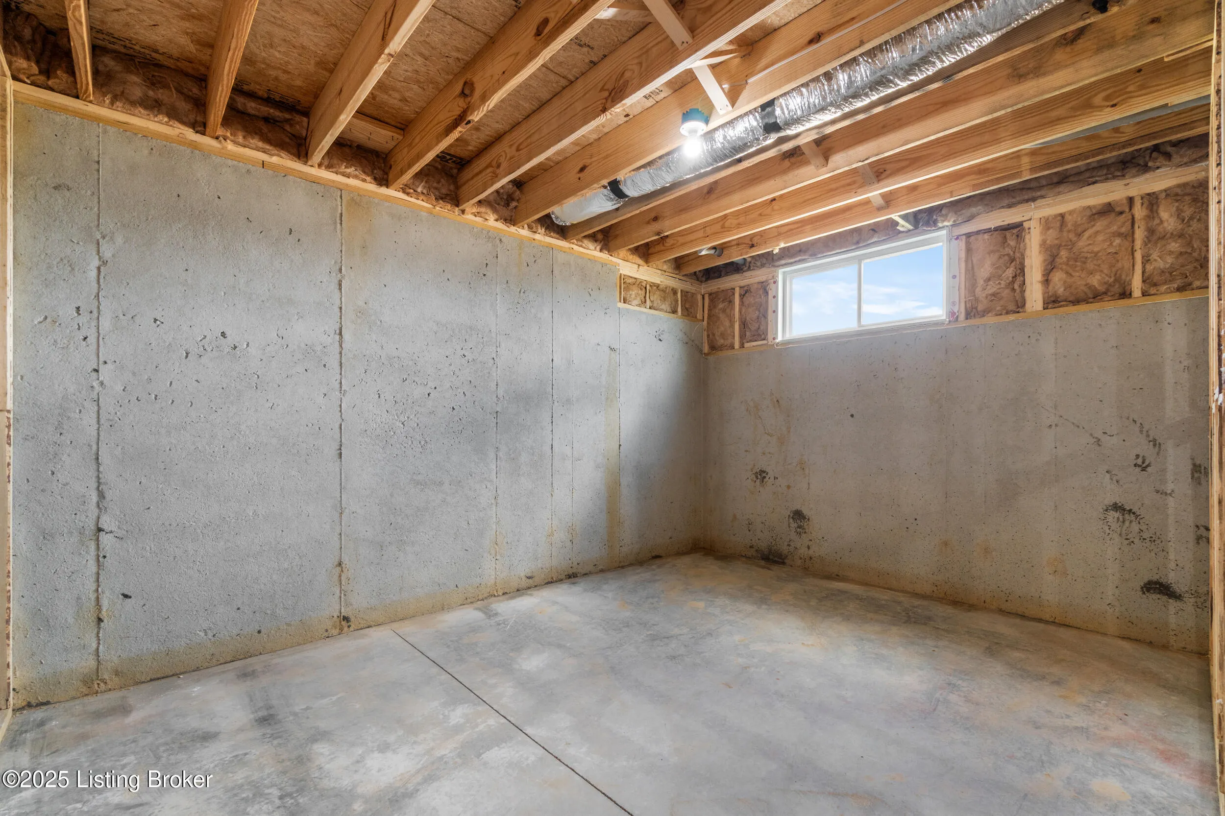 Louisville, Kentucky 40272, United States, 3 Bedrooms Bedrooms, ,3 BathroomsBathrooms,Residential,Pending,85593