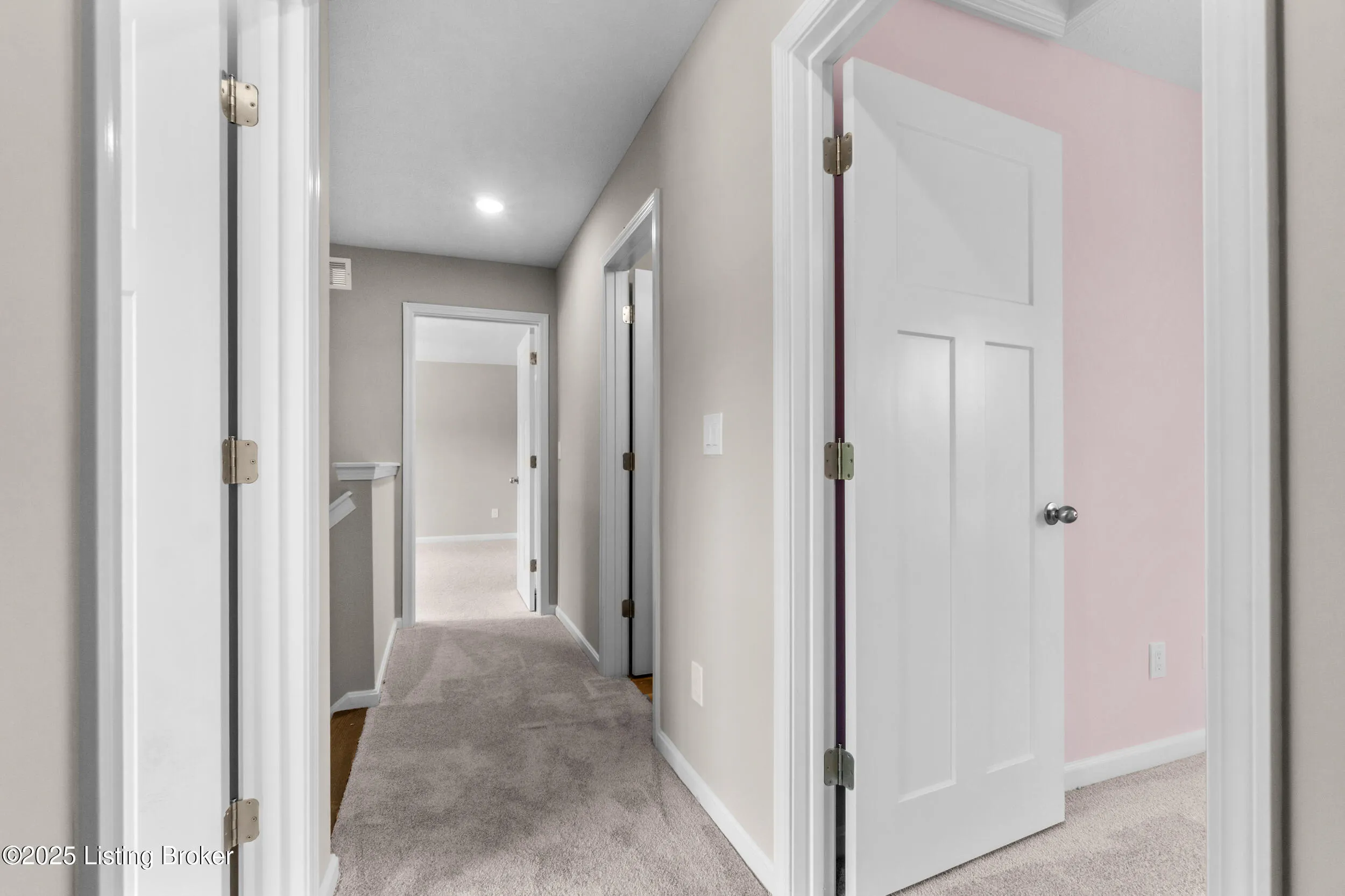 Louisville, Kentucky 40272, United States, 3 Bedrooms Bedrooms, ,3 BathroomsBathrooms,Residential,Pending,85593