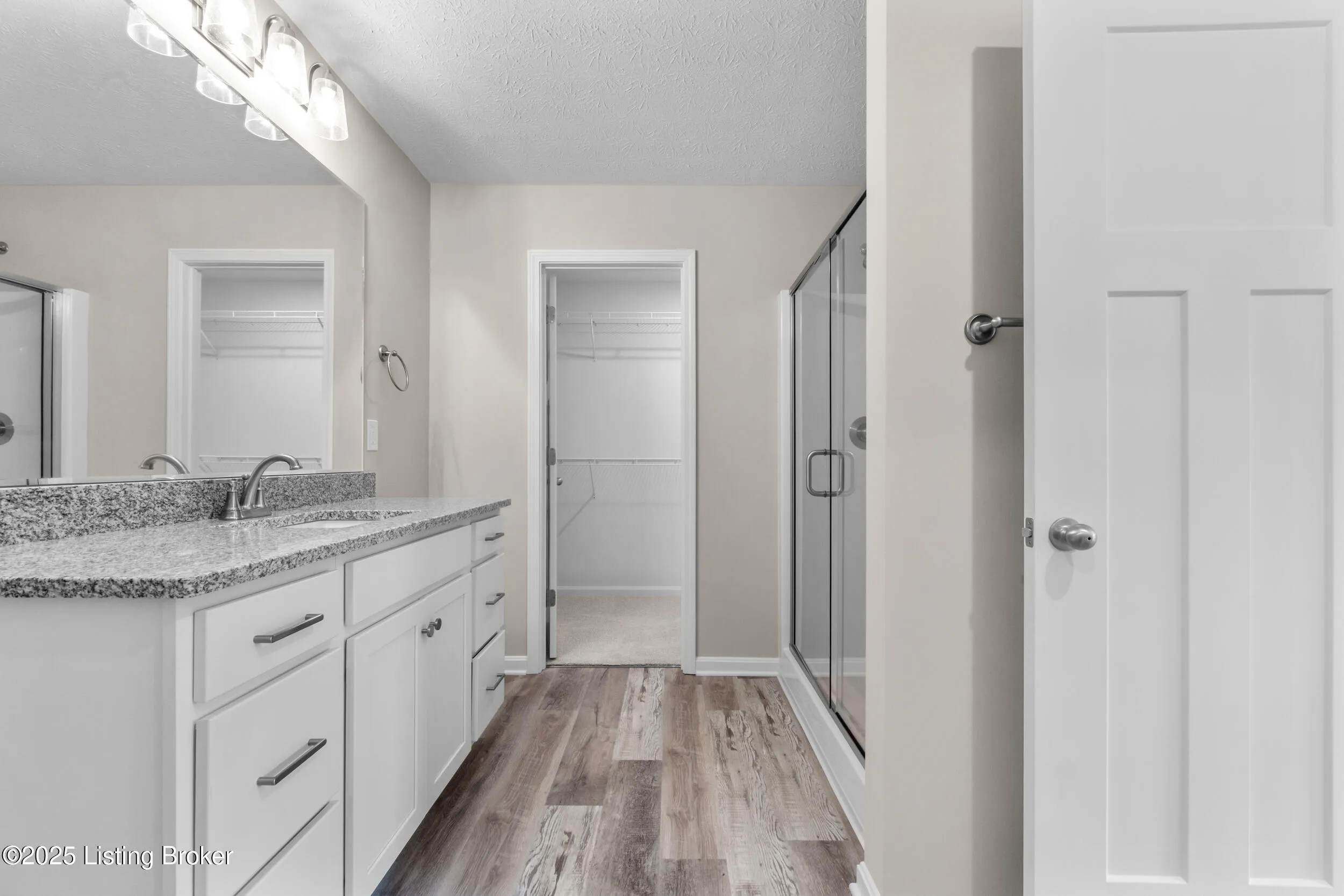 Louisville, Kentucky 40272, United States, 3 Bedrooms Bedrooms, ,3 BathroomsBathrooms,Residential,Pending,85593