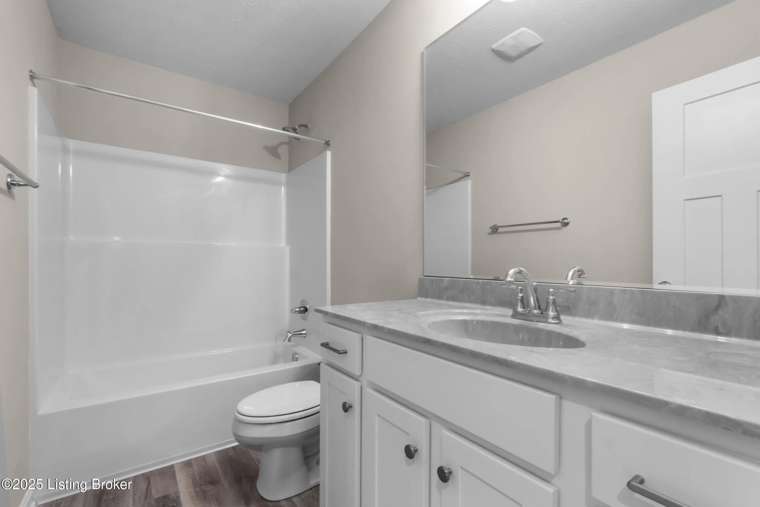 Louisville, Kentucky 40272, United States, 3 Bedrooms Bedrooms, ,3 BathroomsBathrooms,Residential,Pending,85593