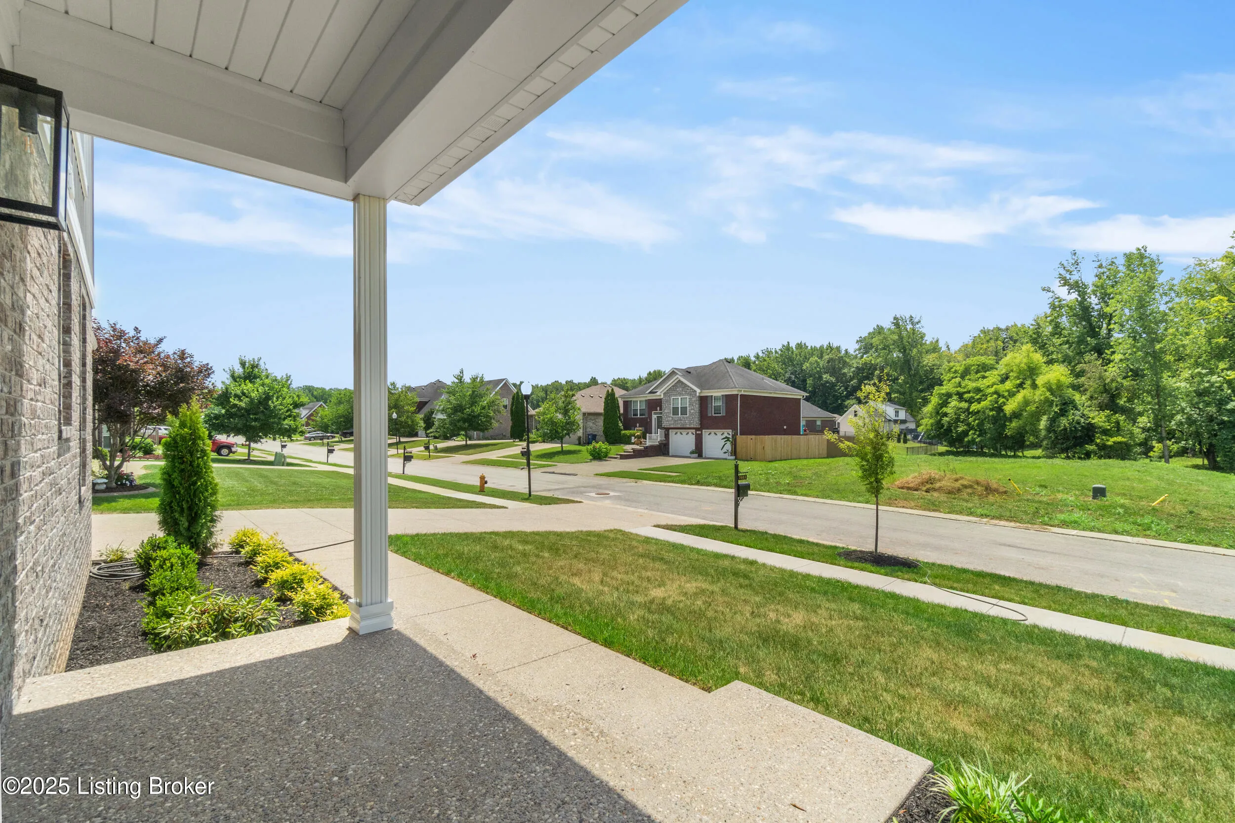 Louisville, Kentucky 40272, United States, 3 Bedrooms Bedrooms, ,3 BathroomsBathrooms,Residential,Pending,85593