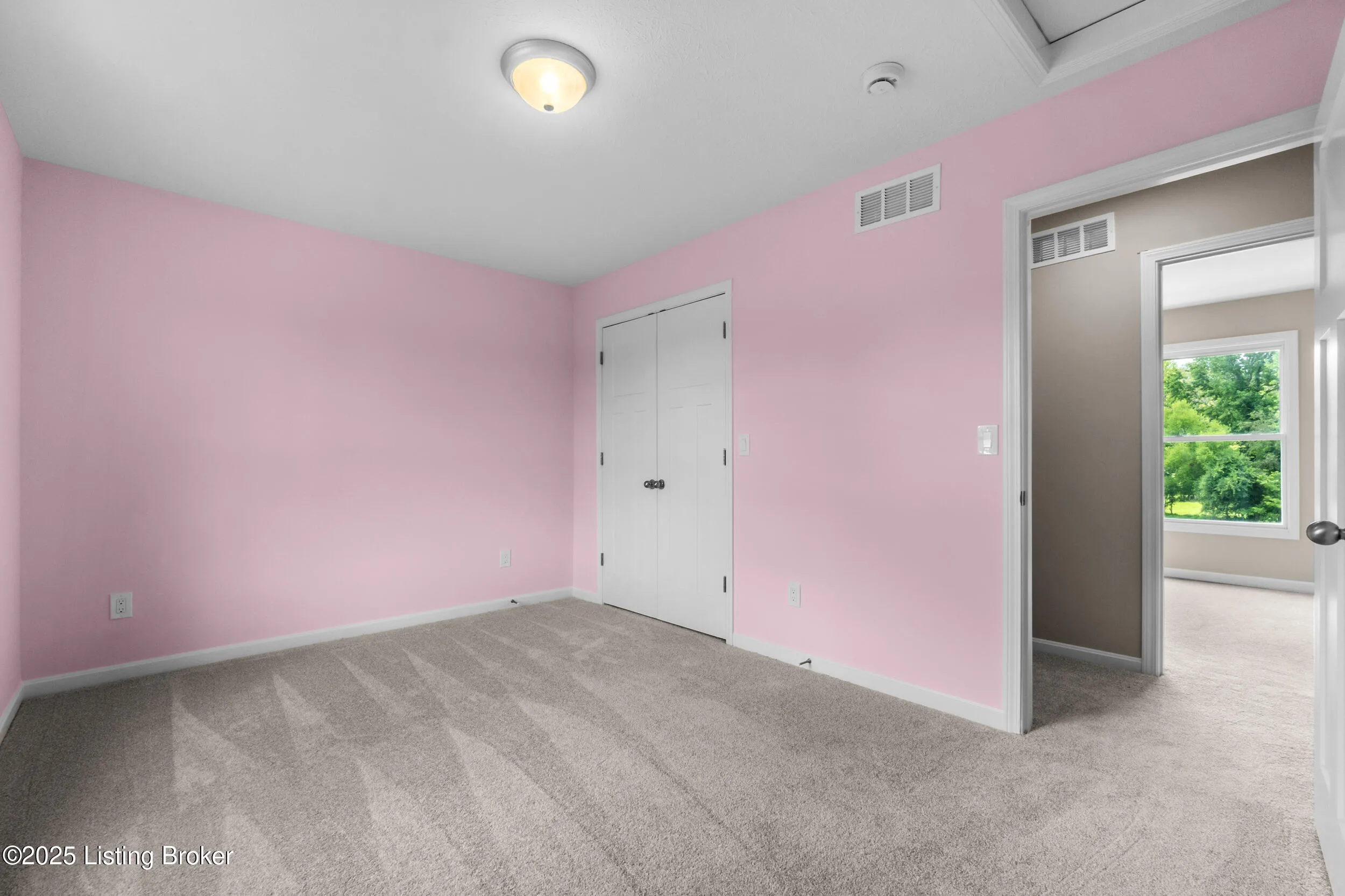 Louisville, Kentucky 40272, United States, 3 Bedrooms Bedrooms, ,3 BathroomsBathrooms,Residential,Pending,85593